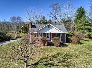 937 Saint Pauls Rd, Hendersonville, NC 28792