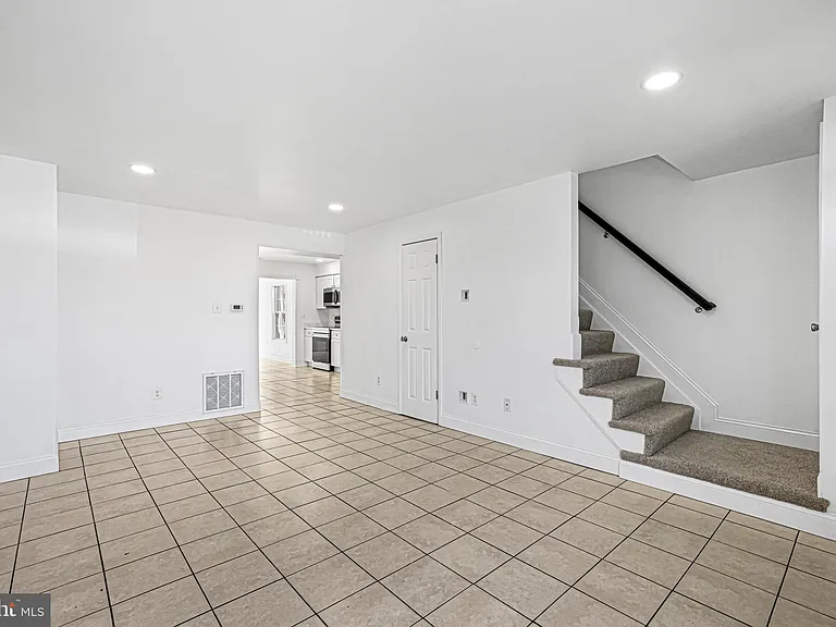 1134 Providence Ct — Photo 5