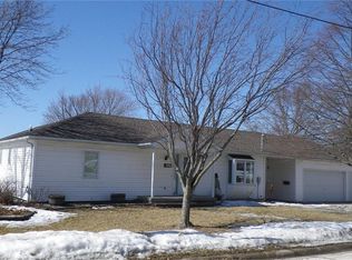607 Commercial St, Reinbeck, IA 50669