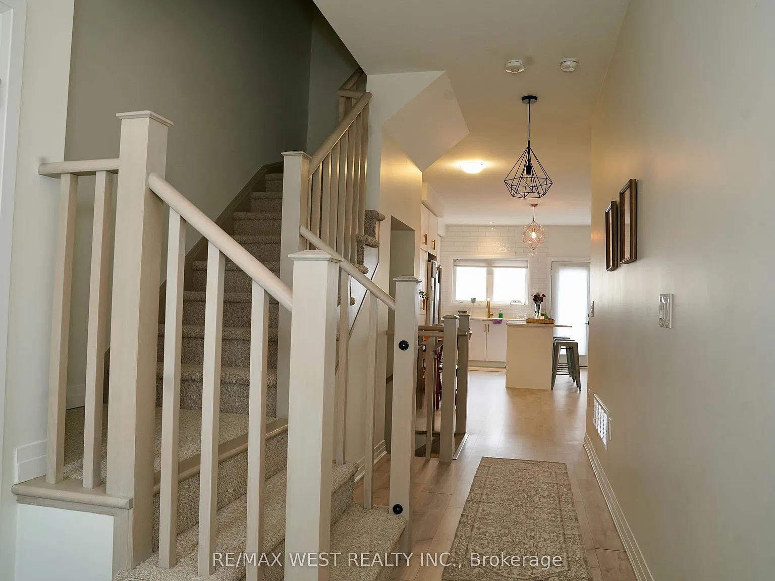 3 bed, $2,900 — Photo 2
