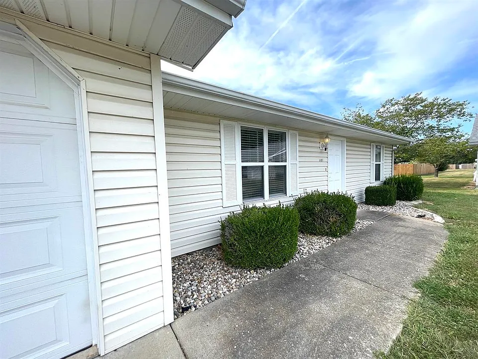 601 James Ct