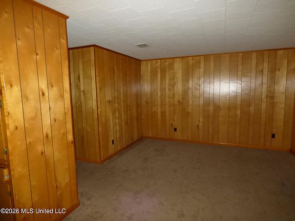 4th image of 501 Maxine Ave