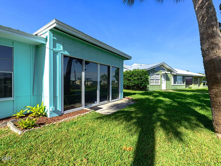 1216 Harbour Point Dr — Photo 2