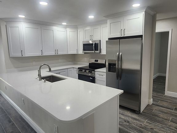 4th image of 7003 N Palmetto Ln