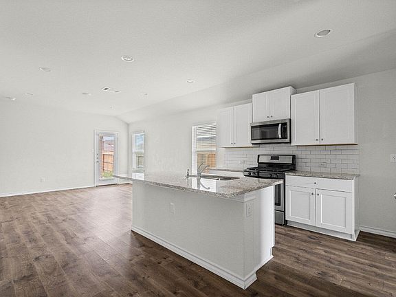 3rd image of 388 Arbor Hls