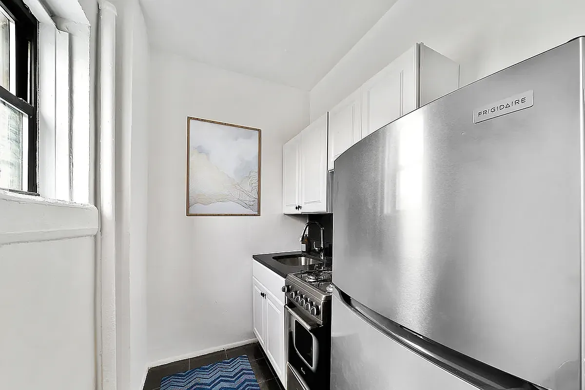 Building Photo - 201 W 120th St #2B