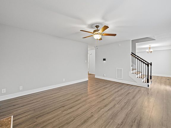 5th image of 1028 Sunrise Dr