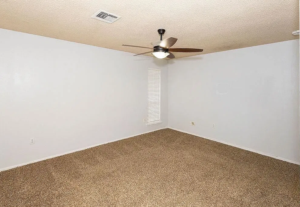 3 bed, 1100 sqft, $1,650 — Photo 3
