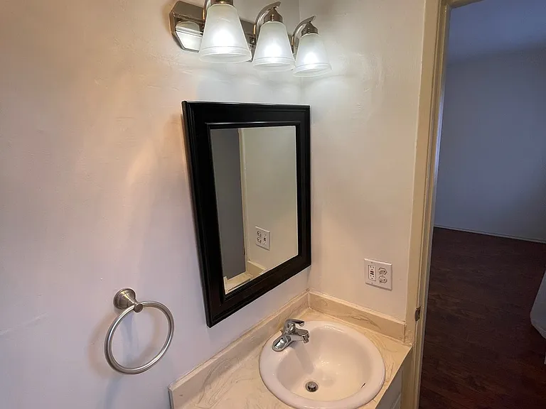 1400 N Fairfax Ave #4 — Photo 15