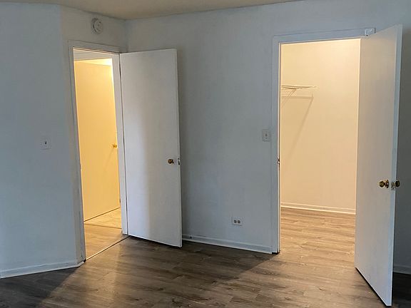 4th image of 549 E Shagbark Ln #B