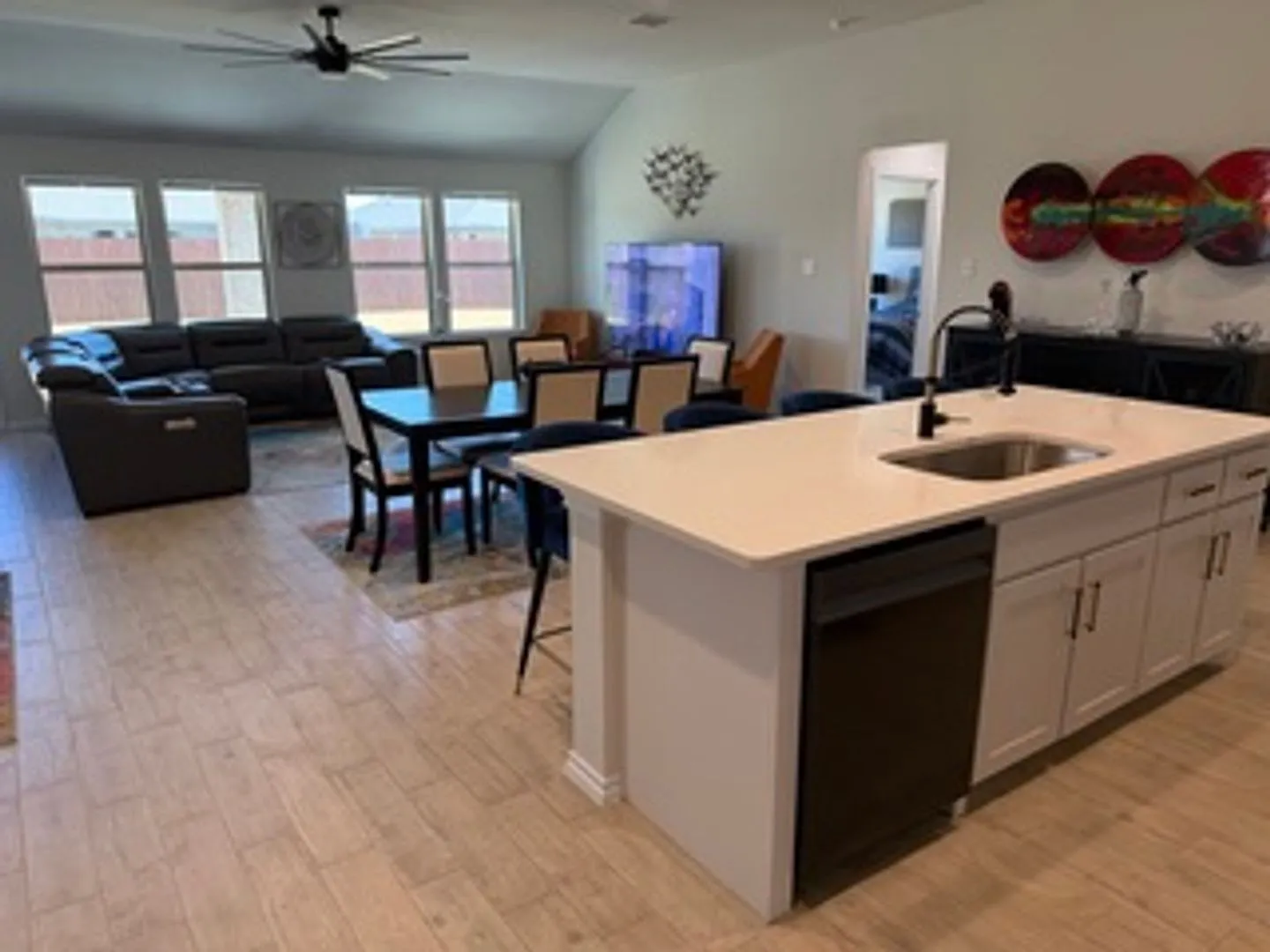 Contemporary in Cleburne — Photo 3