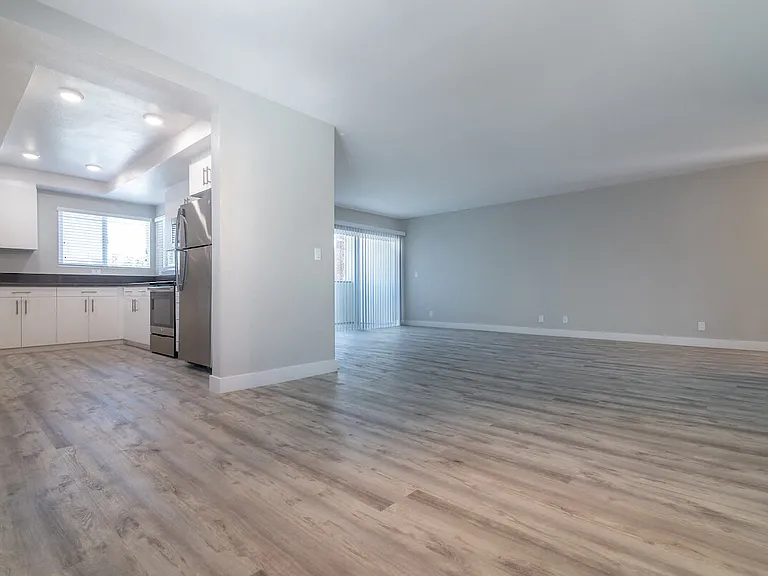 Bixby Hill Apartments — Photo 25