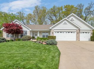 214 Black Oak Dr, Saint Peters, MO