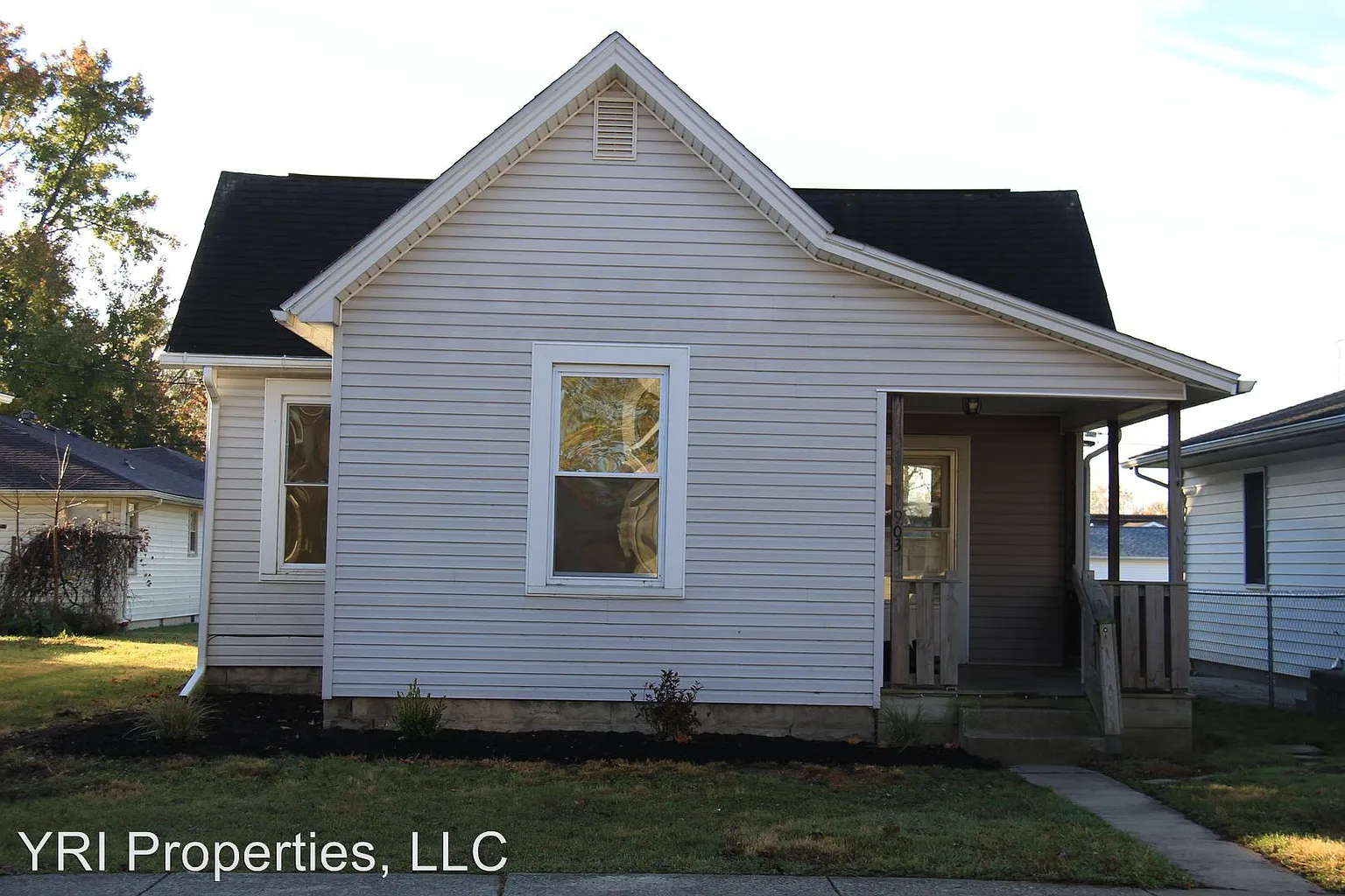 903 Putnam St photo 1