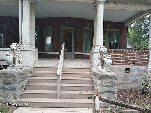 4th image of 303 N Ashland Ave #2