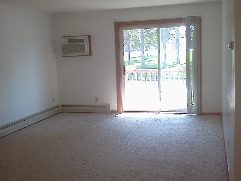 1910 N Jefferson - 9 — Photo 2