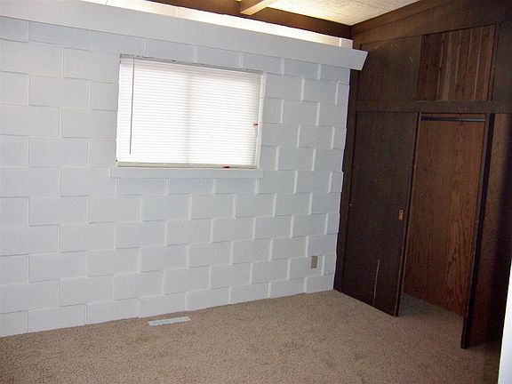 4th image of 1904 Manor Dr