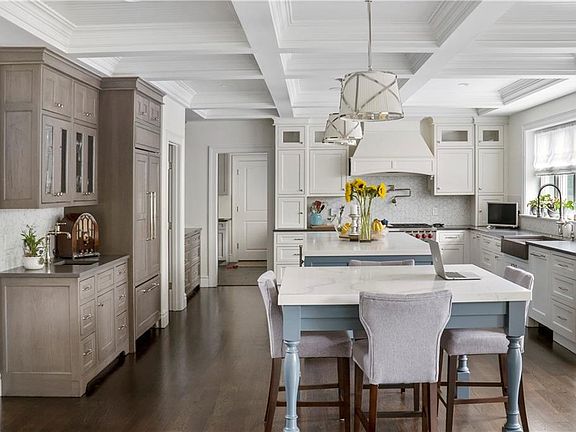 5th image of 155 Finch Ln