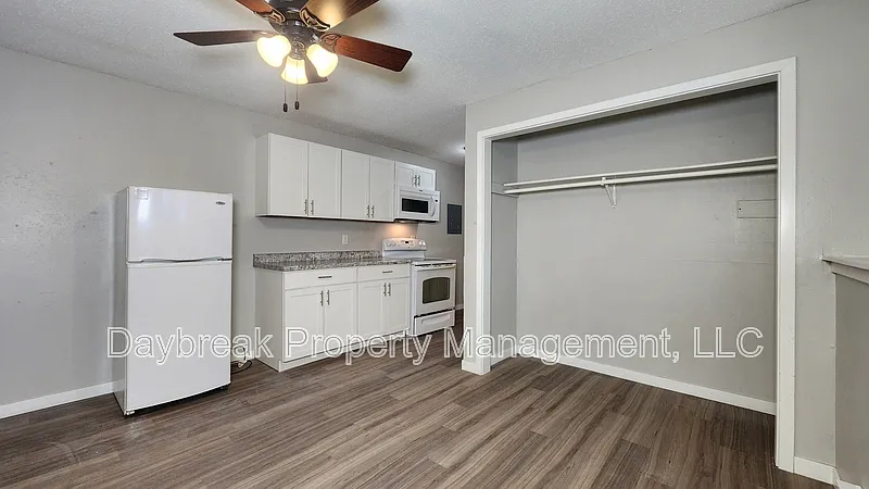 Studio, 1.0 bath, 240 sqft, $625 — Photo 2