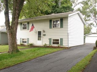 238 N Idlewild Ave, Mundelein, IL 60060