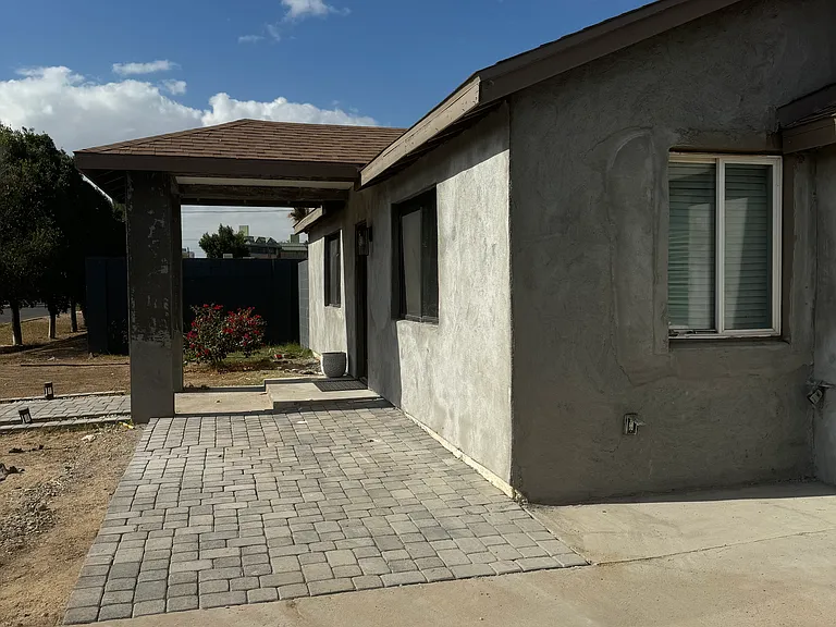 2502 E Edgemont Ave #0 — Photo 4