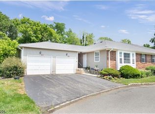 16 Rosemary Ct, Florham Park, NJ 07932