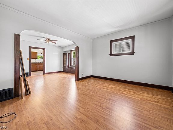 5th image of 14104 Carrydale Ave