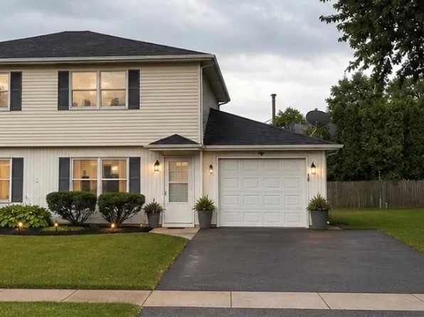 73 Joy St, Sugar Grove, IL 60554