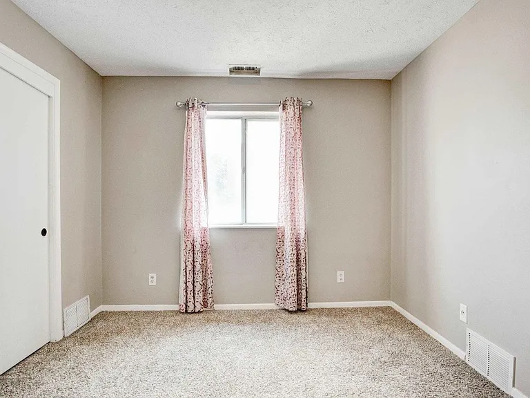 500 S 37th St #207 — Photo 7