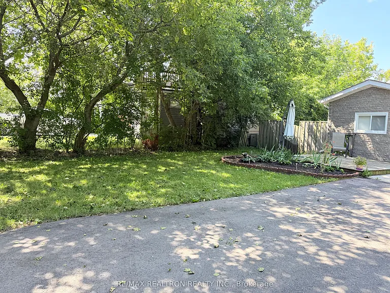 782 Churchill Ln — Photo 4