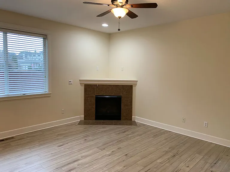 11603 NW 27th Ct — Photo 4