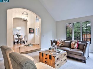 14 Crockett Dr, Moraga, CA 94556