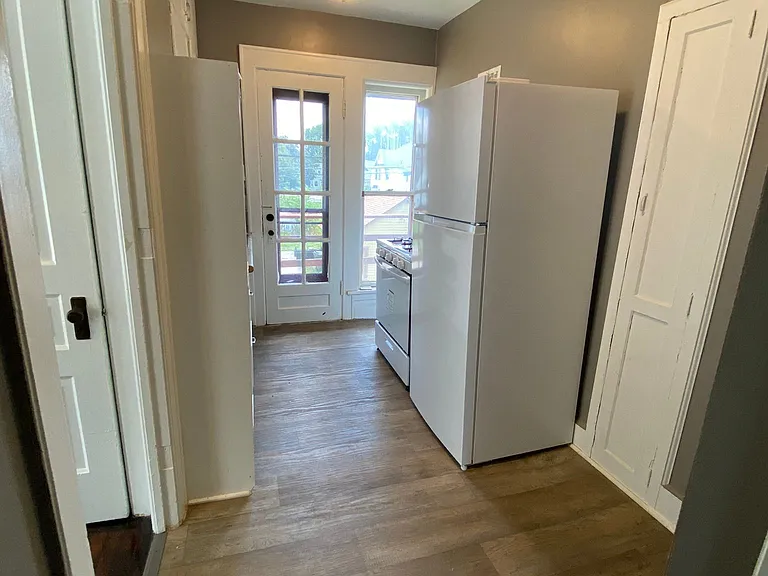 1427 2nd Ave SE #4 — Photo 2