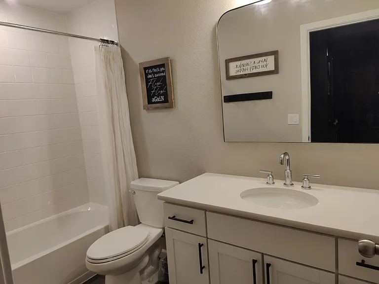 Full bathroom, basement