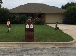 1612 N McDonald Ave, Decatur, TX 76234