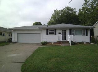 2108 Ridgewood Ave, Muscatine, IA 52761