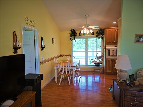dining area-open floor plan