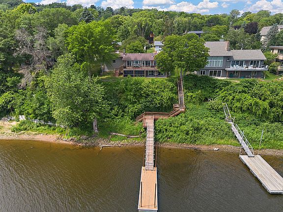 2nd image of 118 Lakeside Dr