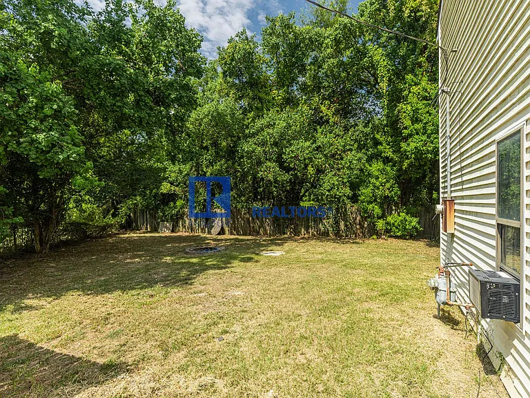 520 Twin Pine Cv — Photo 34