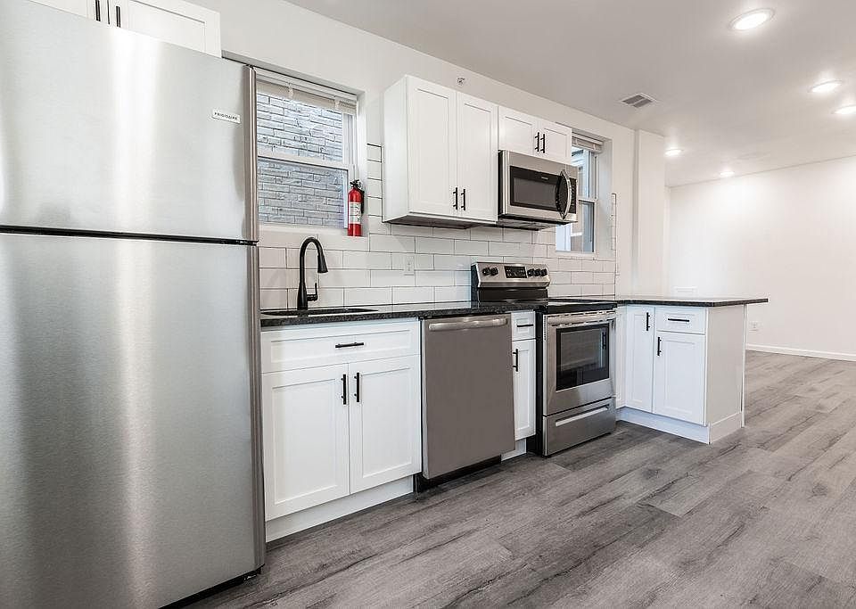 1st image of 1618 W Erie Ave #3