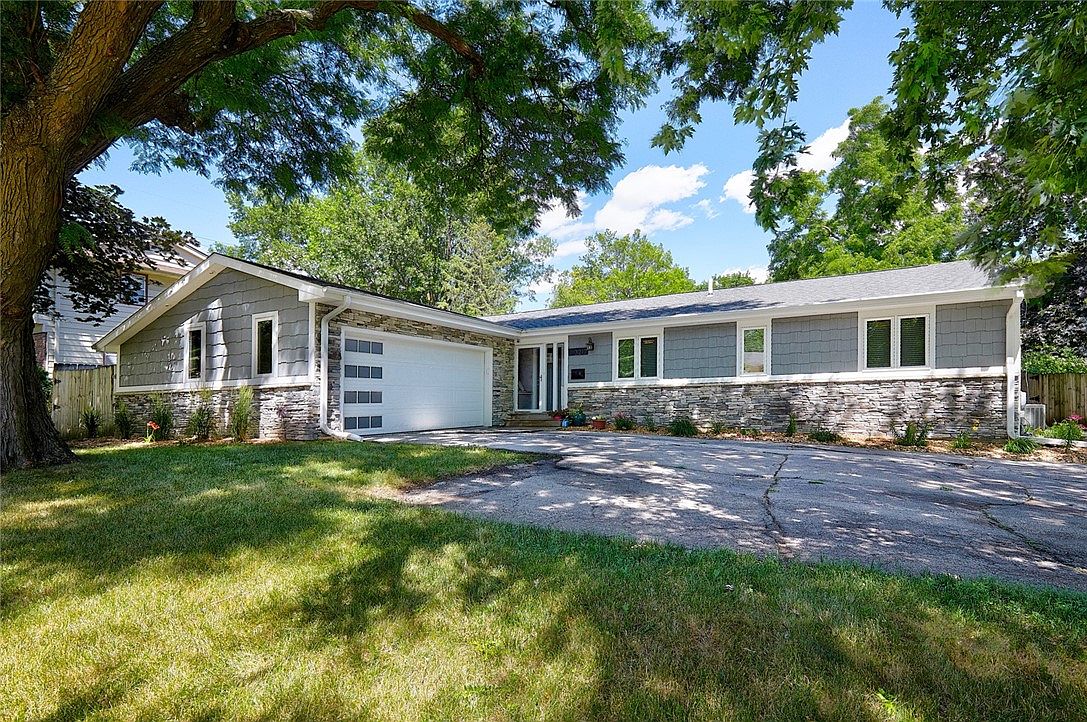 3217 Vine St, West Des Moines, IA 50265 Zillow
