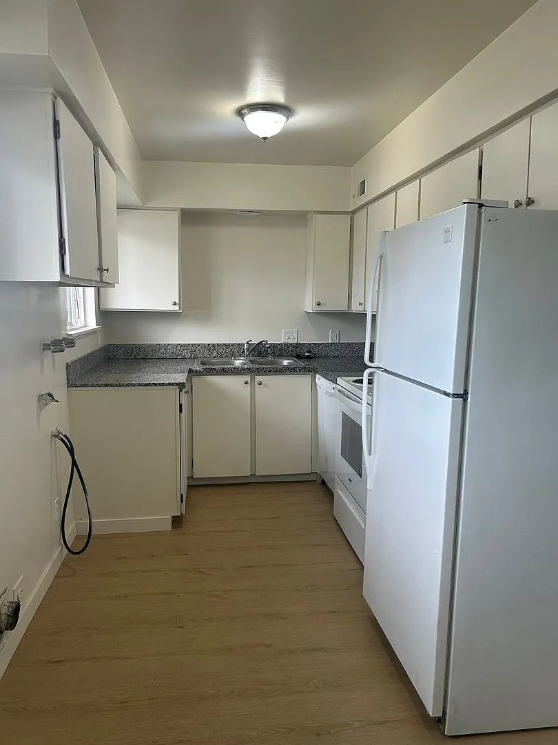 6508-2g - 725 Bennett Ave #1-12 — Photo 4