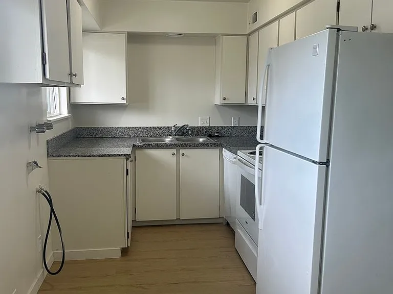 6508-2g - 725 Bennett Ave #1-12 — Photo 23