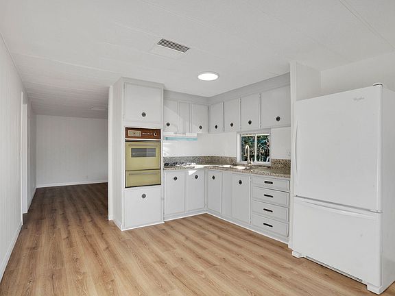 4th image of 43850 20th St E #121