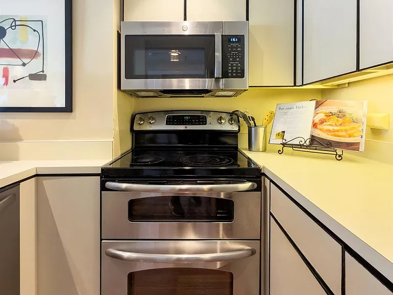 601 Van Ness Ave #411 — Photo 10