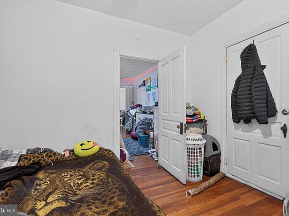 4th image of 807 W Princess St