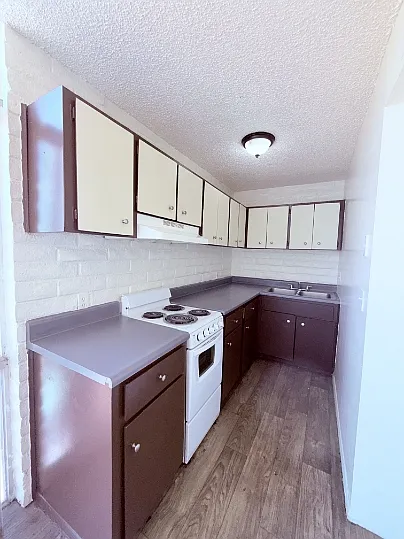 BROADWAY APARTMENTS — Photo 48