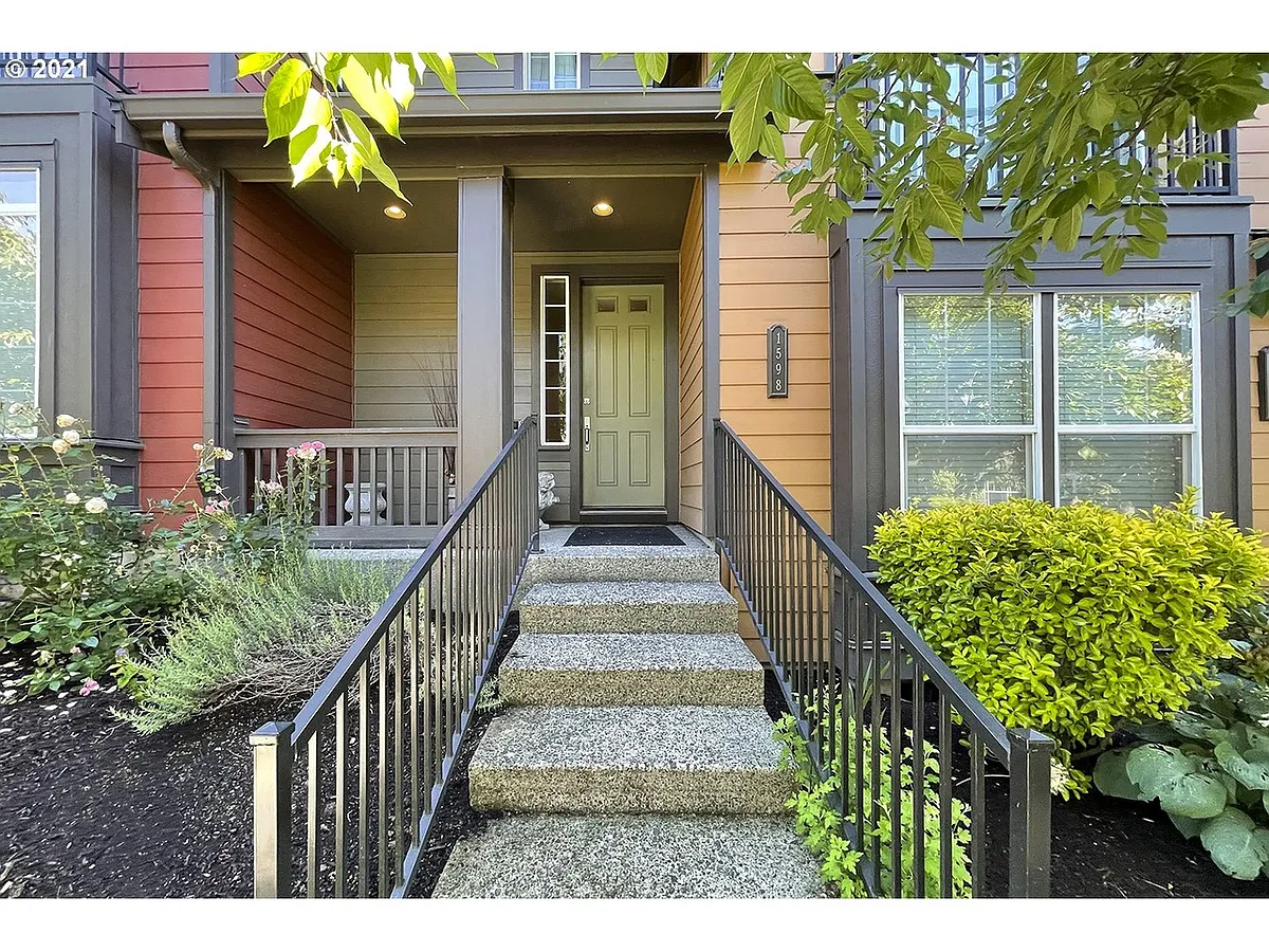 Building Photo - 1588 NE 71st Ave