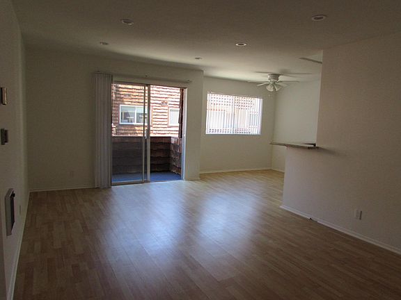 3rd image of 5349 Newcastle Ave APT 9