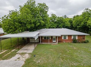 205 S McCracken St, Chico, TX 76431